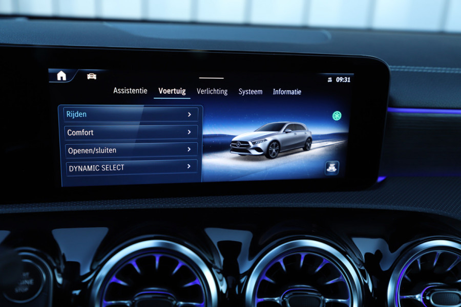 Mercedes-Benz A-Klasse 180 AMG Aut7 | Head-up | Keyles-go | Burmester | Pano | Sfeerverlichting | Multi-beam | 2023.