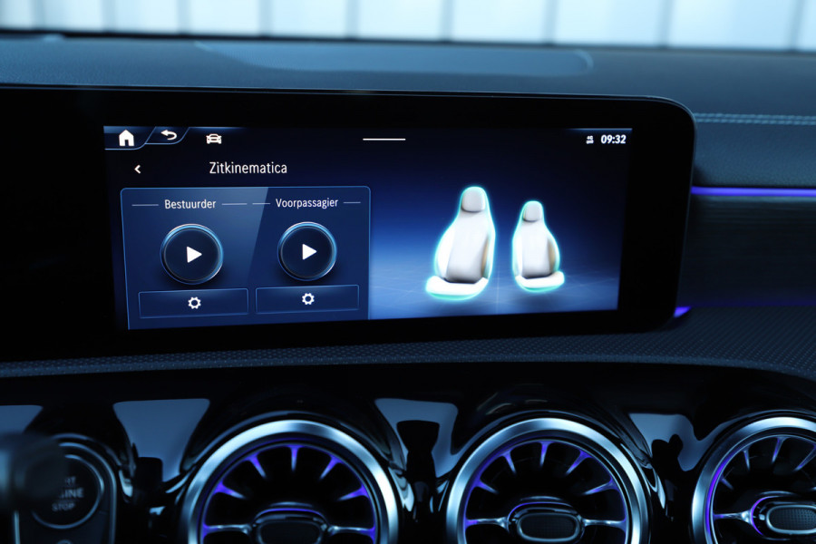 Mercedes-Benz A-Klasse 180 AMG Aut7 | Head-up | Keyles-go | Burmester | Pano | Sfeerverlichting | Multi-beam | 2023.