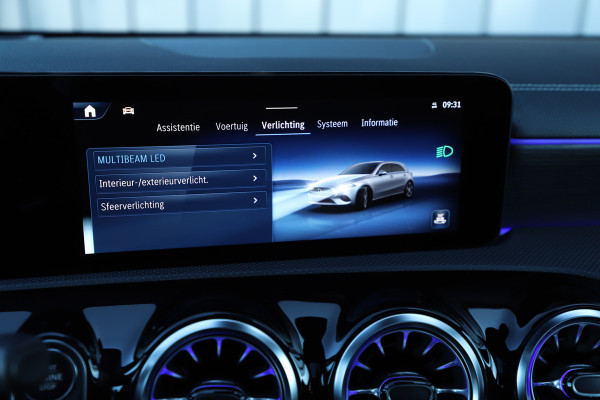 Mercedes-Benz A-Klasse 180 AMG Aut7 | Head-up | Keyles-go | Burmester | Pano | Sfeerverlichting | Multi-beam | 2023.