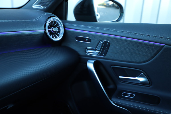 Mercedes-Benz A-Klasse 180 AMG Aut7 | Head-up | Keyles-go | Burmester | Pano | Sfeerverlichting | Multi-beam | 2023.