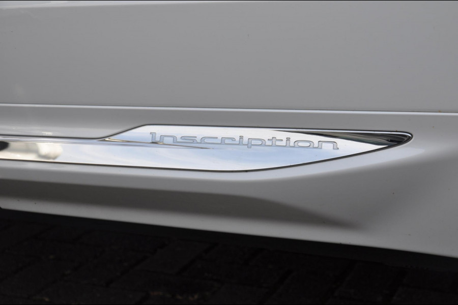 Volvo XC60 T8 390PK Automaat AWD Inscription /Navigatie / Semi-elektrisch inklapbare trekhaak / Panoramisch schuif/kantel dak / Cruise Control / Elektrische verstelbare stoelen / bestuurderstoel met geheugen functie / Apple Carplay / Android Auto /