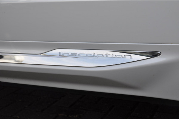 Volvo XC60 T8 390PK Automaat AWD Inscription /Navigatie / Semi-elektrisch inklapbare trekhaak / Panoramisch schuif/kantel dak / Cruise Control / Elektrische verstelbare stoelen / bestuurderstoel met geheugen functie / Apple Carplay / Android Auto /