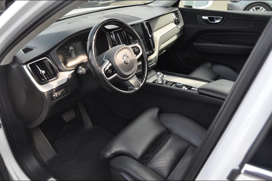 Volvo XC60 T8 390PK Automaat AWD Inscription /Navigatie / Semi-elektrisch inklapbare trekhaak / Panoramisch schuif/kantel dak / Cruise Control / Elektrische verstelbare stoelen / bestuurderstoel met geheugen functie / Apple Carplay / Android Auto /
