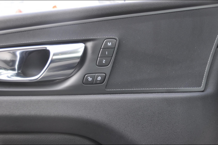 Volvo XC60 T8 390PK Automaat AWD Inscription /Navigatie / Semi-elektrisch inklapbare trekhaak / Panoramisch schuif/kantel dak / Cruise Control / Elektrische verstelbare stoelen / bestuurderstoel met geheugen functie / Apple Carplay / Android Auto /