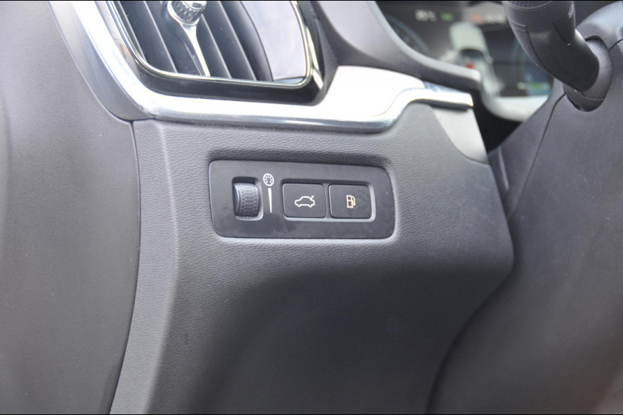 Volvo XC60 T8 390PK Automaat AWD Inscription /Navigatie / Semi-elektrisch inklapbare trekhaak / Panoramisch schuif/kantel dak / Cruise Control / Elektrische verstelbare stoelen / bestuurderstoel met geheugen functie / Apple Carplay / Android Auto /