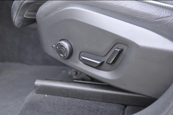 Volvo XC60 T8 390PK Automaat AWD Inscription /Navigatie / Semi-elektrisch inklapbare trekhaak / Panoramisch schuif/kantel dak / Cruise Control / Elektrische verstelbare stoelen / bestuurderstoel met geheugen functie / Apple Carplay / Android Auto /