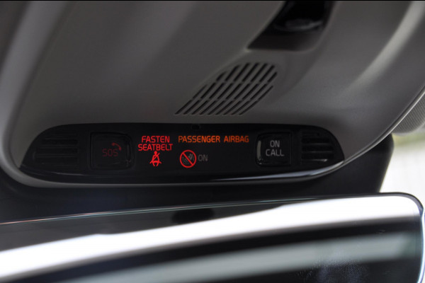 Volvo XC60 T8 390PK Automaat AWD Inscription /Navigatie / Semi-elektrisch inklapbare trekhaak / Panoramisch schuif/kantel dak / Cruise Control / Elektrische verstelbare stoelen / bestuurderstoel met geheugen functie / Apple Carplay / Android Auto /