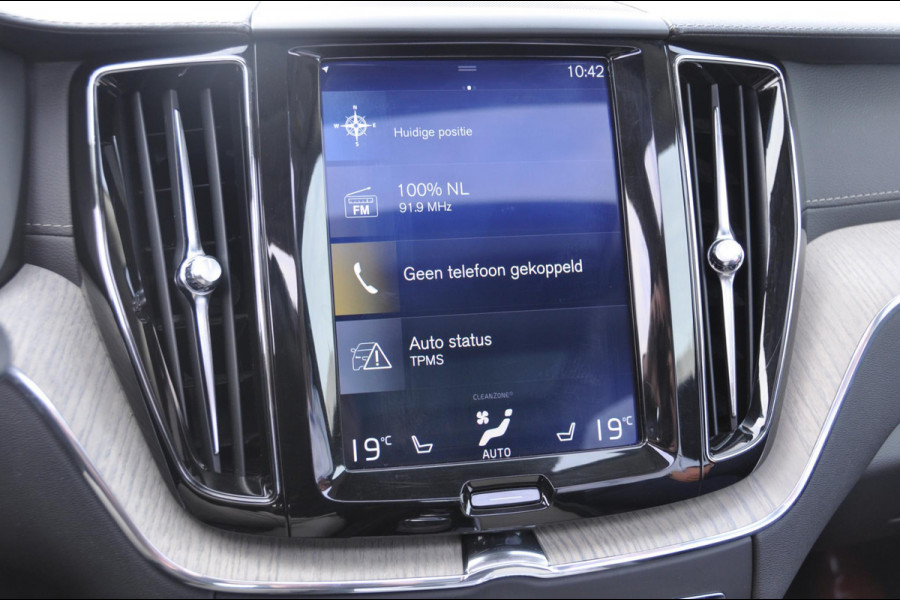 Volvo XC60 T8 390PK Automaat AWD Inscription /Navigatie / Semi-elektrisch inklapbare trekhaak / Panoramisch schuif/kantel dak / Cruise Control / Elektrische verstelbare stoelen / bestuurderstoel met geheugen functie / Apple Carplay / Android Auto /