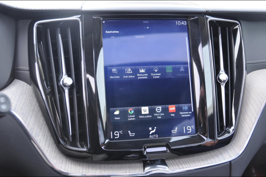 Volvo XC60 T8 390PK Automaat AWD Inscription /Navigatie / Semi-elektrisch inklapbare trekhaak / Panoramisch schuif/kantel dak / Cruise Control / Elektrische verstelbare stoelen / bestuurderstoel met geheugen functie / Apple Carplay / Android Auto /