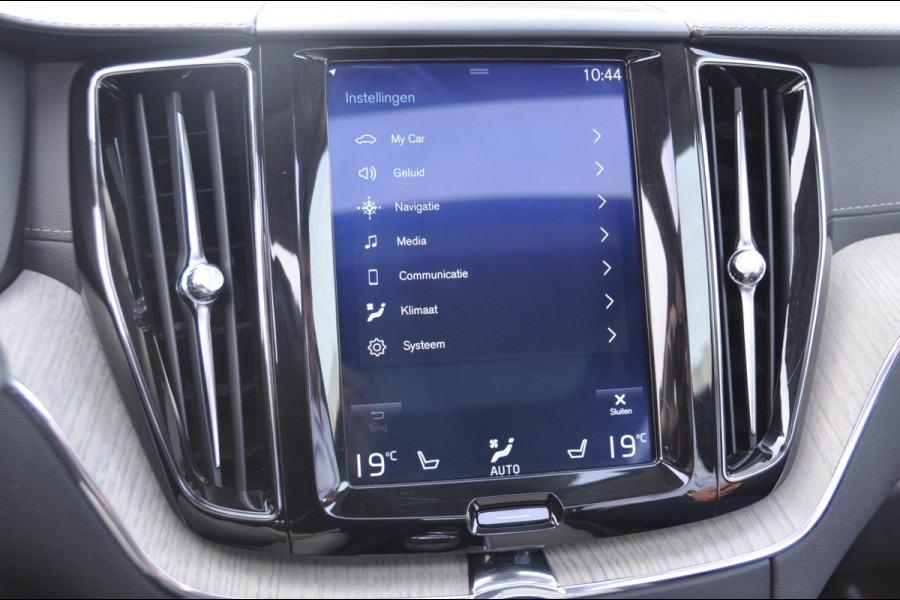 Volvo XC60 T8 390PK Automaat AWD Inscription /Navigatie / Semi-elektrisch inklapbare trekhaak / Panoramisch schuif/kantel dak / Cruise Control / Elektrische verstelbare stoelen / bestuurderstoel met geheugen functie / Apple Carplay / Android Auto /