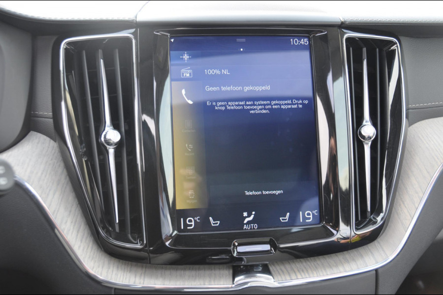 Volvo XC60 T8 390PK Automaat AWD Inscription /Navigatie / Semi-elektrisch inklapbare trekhaak / Panoramisch schuif/kantel dak / Cruise Control / Elektrische verstelbare stoelen / bestuurderstoel met geheugen functie / Apple Carplay / Android Auto /
