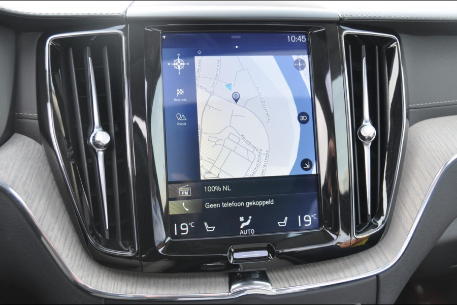 Volvo XC60 T8 390PK Automaat AWD Inscription /Navigatie / Semi-elektrisch inklapbare trekhaak / Panoramisch schuif/kantel dak / Cruise Control / Elektrische verstelbare stoelen / bestuurderstoel met geheugen functie / Apple Carplay / Android Auto /