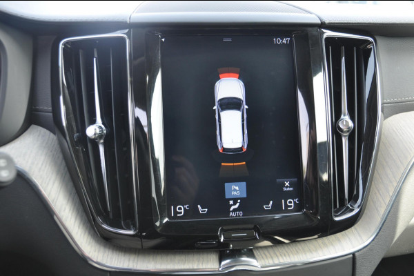Volvo XC60 T8 390PK Automaat AWD Inscription /Navigatie / Semi-elektrisch inklapbare trekhaak / Panoramisch schuif/kantel dak / Cruise Control / Elektrische verstelbare stoelen / bestuurderstoel met geheugen functie / Apple Carplay / Android Auto /