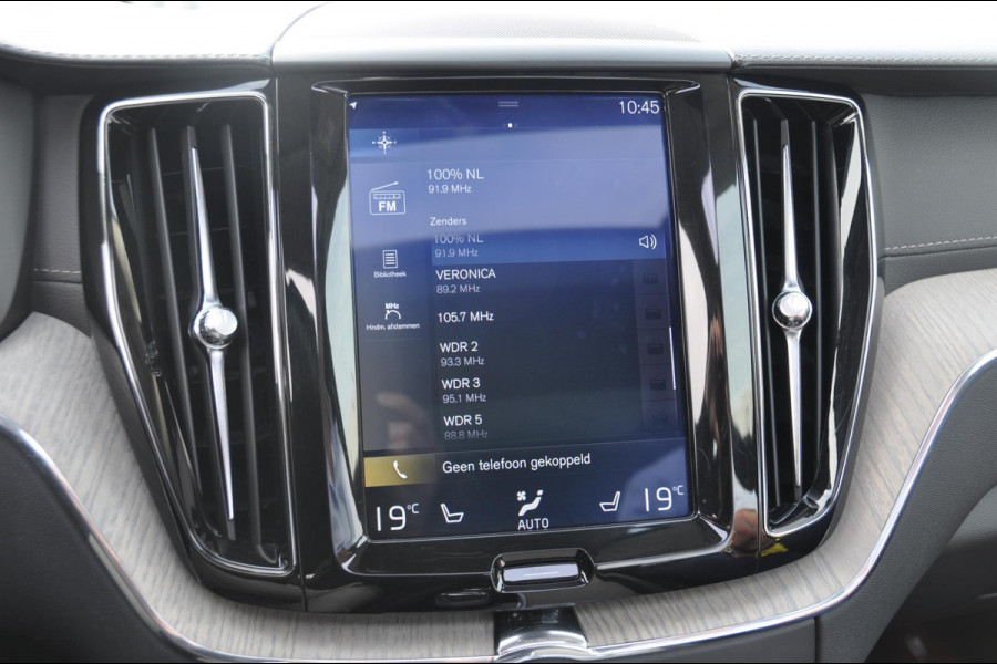 Volvo XC60 T8 390PK Automaat AWD Inscription /Navigatie / Semi-elektrisch inklapbare trekhaak / Panoramisch schuif/kantel dak / Cruise Control / Elektrische verstelbare stoelen / bestuurderstoel met geheugen functie / Apple Carplay / Android Auto /