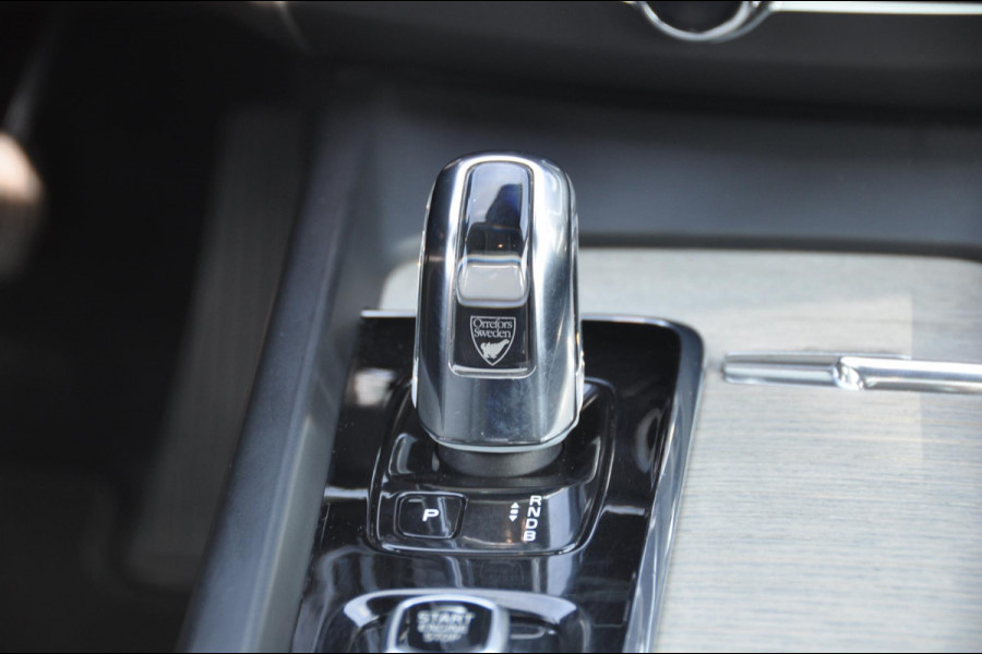 Volvo XC60 T8 390PK Automaat AWD Inscription /Navigatie / Semi-elektrisch inklapbare trekhaak / Panoramisch schuif/kantel dak / Cruise Control / Elektrische verstelbare stoelen / bestuurderstoel met geheugen functie / Apple Carplay / Android Auto /