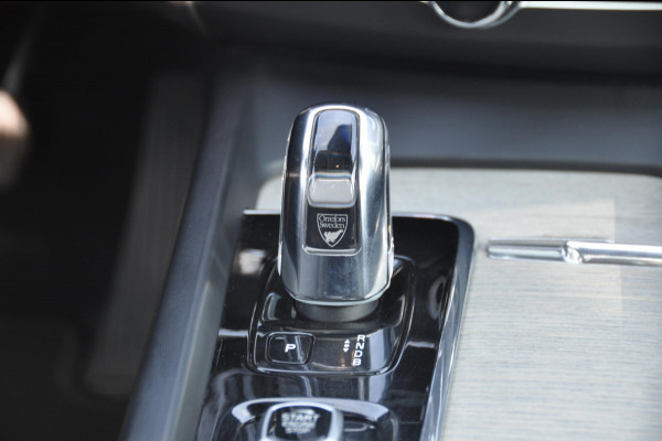 Volvo XC60 T8 390PK Automaat AWD Inscription /Navigatie / Semi-elektrisch inklapbare trekhaak / Panoramisch schuif/kantel dak / Cruise Control / Elektrische verstelbare stoelen / bestuurderstoel met geheugen functie / Apple Carplay / Android Auto /