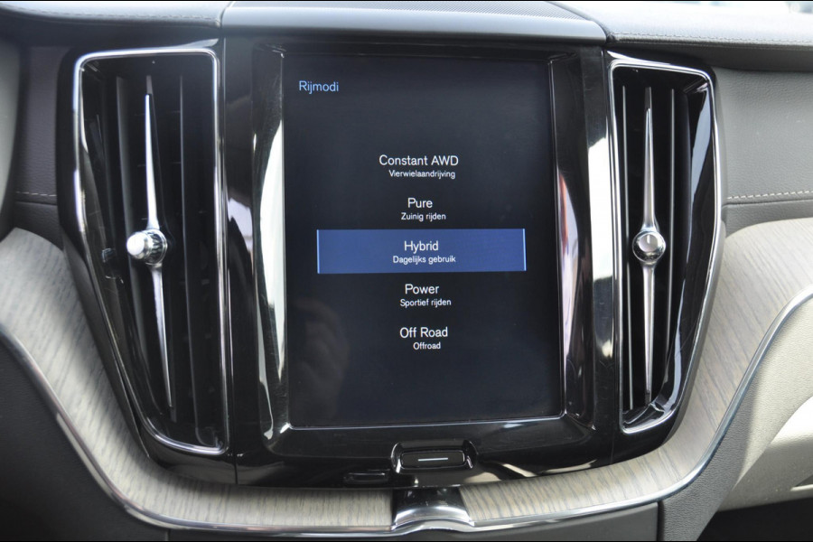 Volvo XC60 T8 390PK Automaat AWD Inscription /Navigatie / Semi-elektrisch inklapbare trekhaak / Panoramisch schuif/kantel dak / Cruise Control / Elektrische verstelbare stoelen / bestuurderstoel met geheugen functie / Apple Carplay / Android Auto /