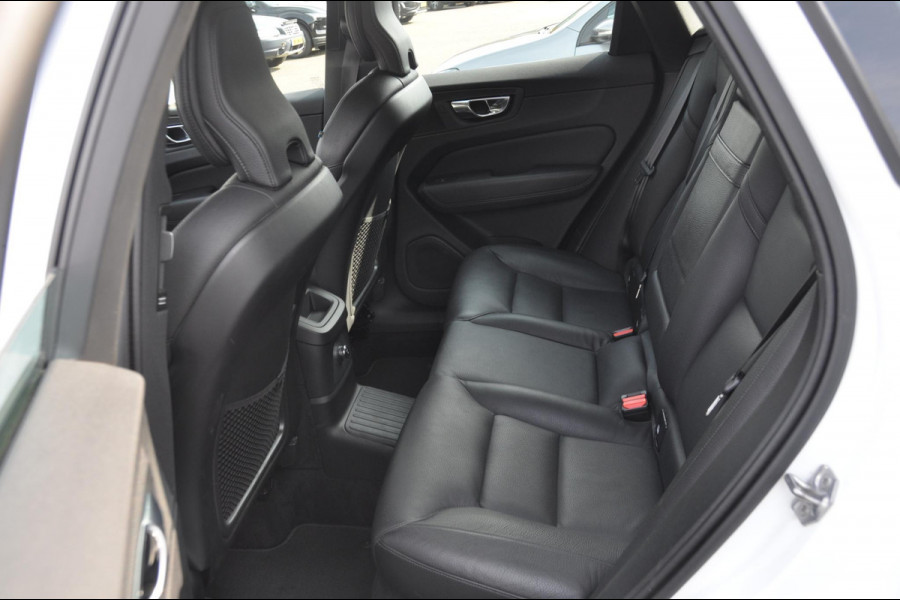 Volvo XC60 T8 390PK Automaat AWD Inscription /Navigatie / Semi-elektrisch inklapbare trekhaak / Panoramisch schuif/kantel dak / Cruise Control / Elektrische verstelbare stoelen / bestuurderstoel met geheugen functie / Apple Carplay / Android Auto /