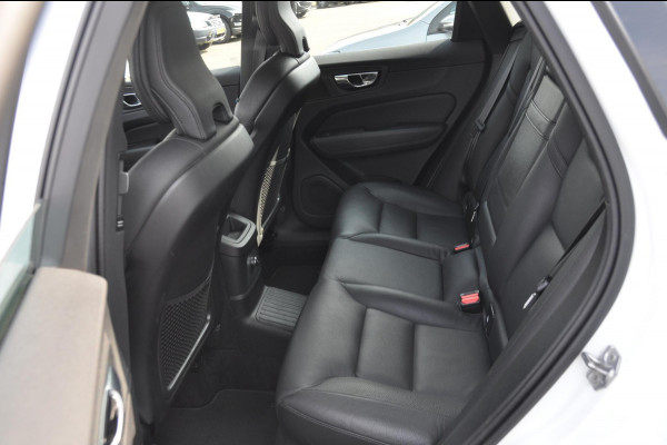 Volvo XC60 T8 390PK Automaat AWD Inscription /Navigatie / Semi-elektrisch inklapbare trekhaak / Panoramisch schuif/kantel dak / Cruise Control / Elektrische verstelbare stoelen / bestuurderstoel met geheugen functie / Apple Carplay / Android Auto /
