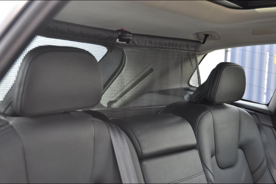 Volvo XC60 T8 390PK Automaat AWD Inscription /Navigatie / Semi-elektrisch inklapbare trekhaak / Panoramisch schuif/kantel dak / Cruise Control / Elektrische verstelbare stoelen / bestuurderstoel met geheugen functie / Apple Carplay / Android Auto /