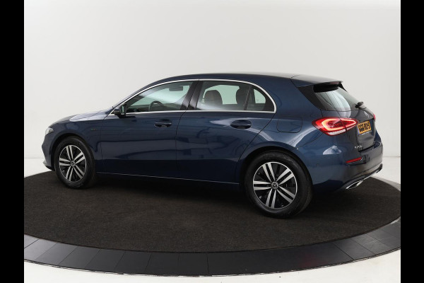 Mercedes-Benz A-Klasse 250e | Sfeerverlichting | Achteruitrijcamera | Cruise Control | Navigatie | Stoelverwarming | LMV | LED | DAB