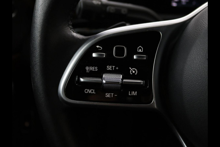 Mercedes-Benz A-Klasse 250e | Sfeerverlichting | Achteruitrijcamera | Cruise Control | Navigatie | Stoelverwarming | LMV | LED | DAB