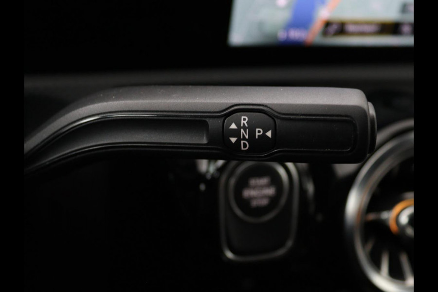 Mercedes-Benz A-Klasse 250e | Sfeerverlichting | Achteruitrijcamera | Cruise Control | Navigatie | Stoelverwarming | LMV | LED | DAB