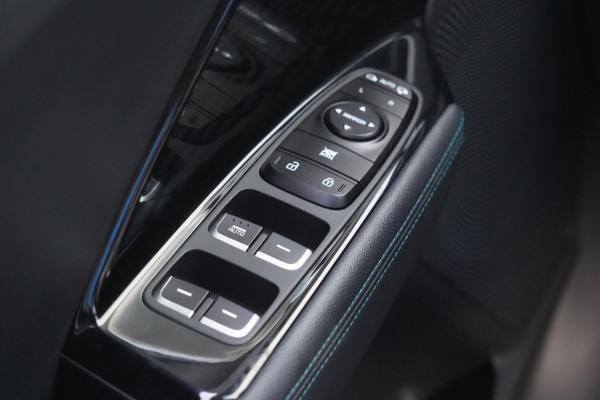 Kia e-Niro DynamicLine 64 kWh / Incl. BTW / Navigatie / Adaptieve Cruise Control / Climate Control