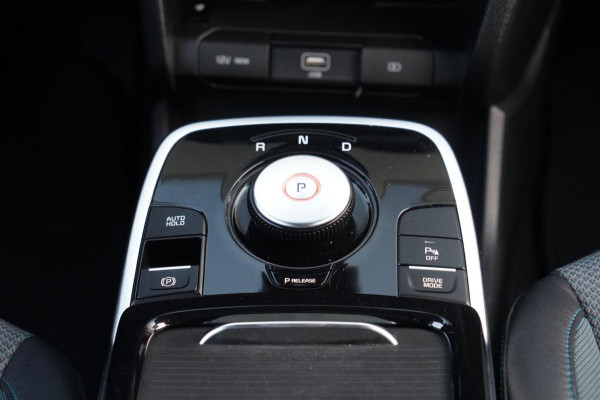 Kia e-Niro DynamicLine 64 kWh / Incl. BTW / Navigatie / Adaptieve Cruise Control / Climate Control