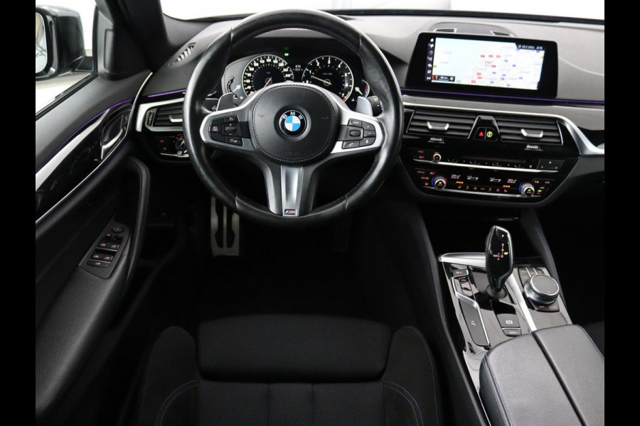 BMW 5 Serie Touring 540i xDrive High Executive | Head-Up Display | Sfeerverlichting | Trekhaak | achteruitrijcamera | Cruise Control | Navigatie | Stoelverwarming | LMV 18