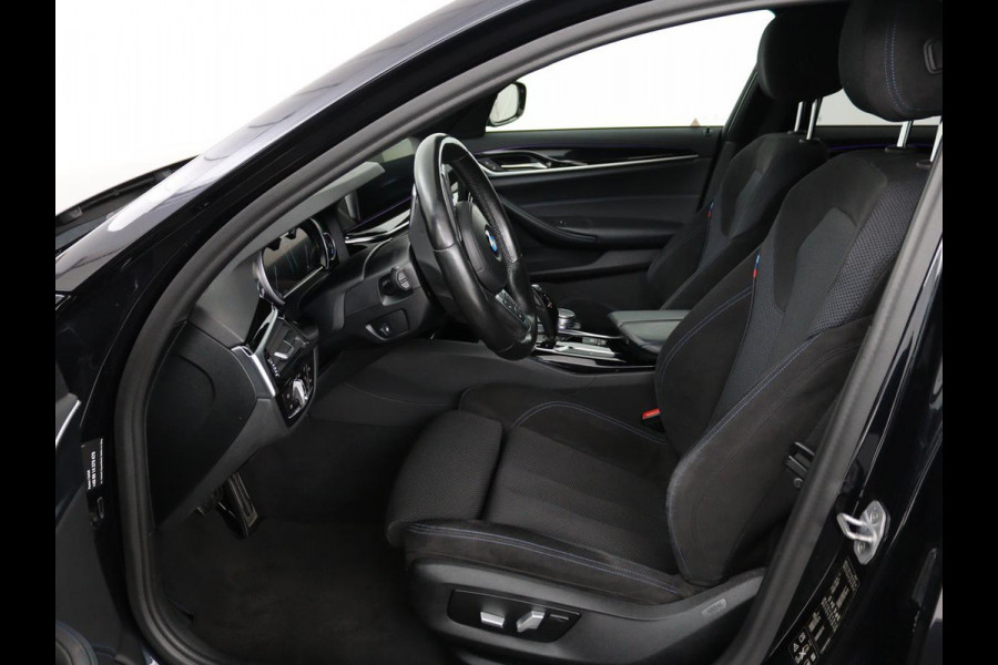 BMW 5 Serie Touring 540i xDrive High Executive | Head-Up Display | Sfeerverlichting | Trekhaak | achteruitrijcamera | Cruise Control | Navigatie | Stoelverwarming | LMV 18