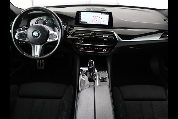 BMW 5 Serie Touring 540i xDrive High Executive | Head-Up Display | Sfeerverlichting | Trekhaak | achteruitrijcamera | Cruise Control | Navigatie | Stoelverwarming | LMV 18