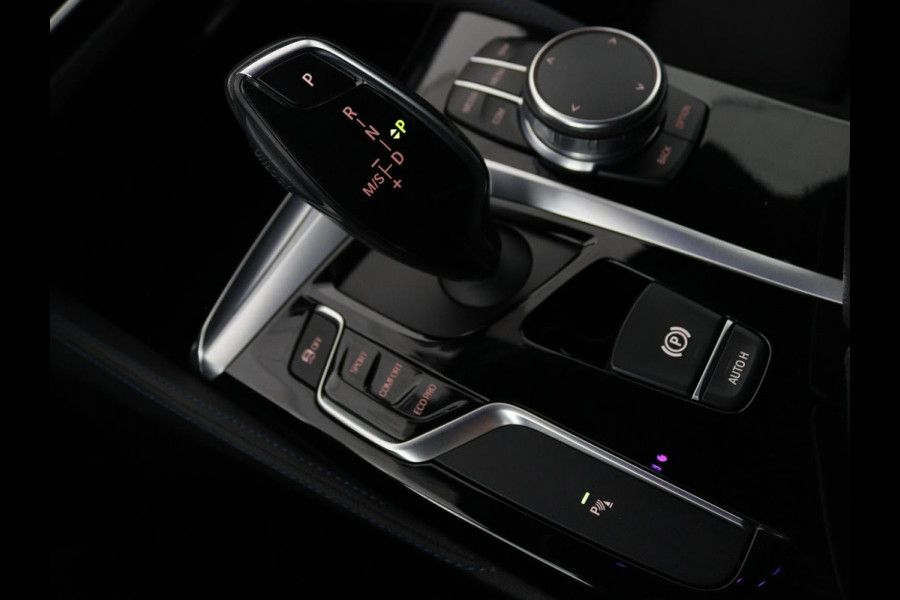 BMW 5 Serie Touring 540i xDrive High Executive | Head-Up Display | Sfeerverlichting | Trekhaak | achteruitrijcamera | Cruise Control | Navigatie | Stoelverwarming | LMV 18