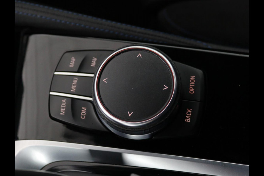 BMW 5 Serie Touring 540i xDrive High Executive | Head-Up Display | Sfeerverlichting | Trekhaak | achteruitrijcamera | Cruise Control | Navigatie | Stoelverwarming | LMV 18