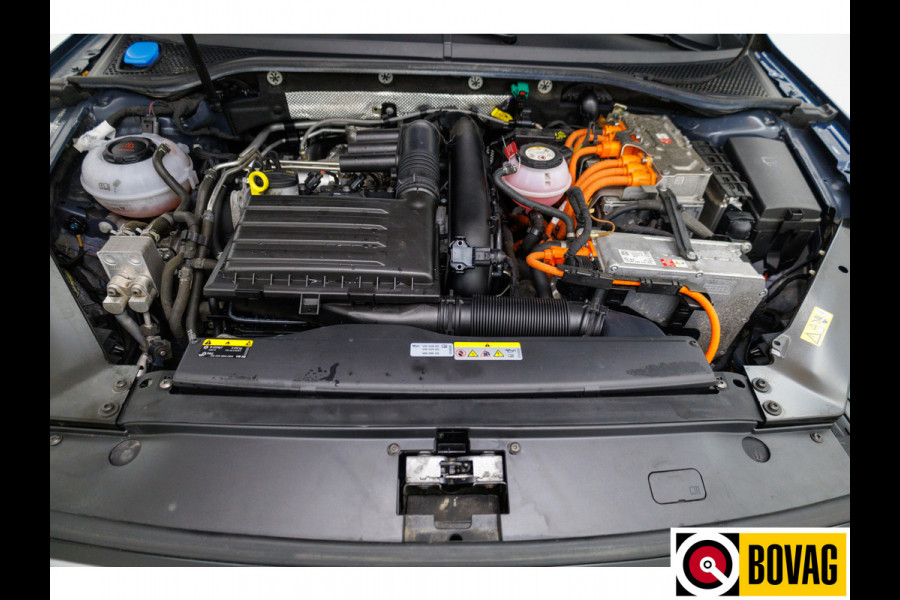 Volkswagen Passat Variant 1.4 TSI PHEV GTE Business | Stoelverwarming | Achterbankverwarming | Elec. klep Travel-assist, Camera, Navigatie, Digi dashbord, ACC
