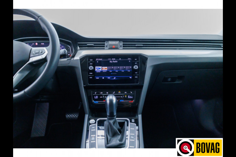 Volkswagen Passat Variant 1.4 TSI PHEV GTE Business | Stoelverwarming | Achterbankverwarming | Elec. klep Travel-assist, Camera, Navigatie, Digi dashbord, ACC