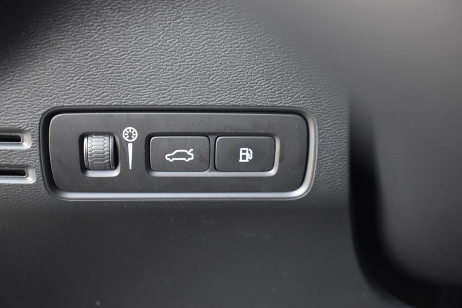 Volvo XC40 T4 211 PK Automaat Plug-in hybrid Ultimate Bright | H&K | ACC | 360 Camera | Glazen dak | Leder | Elektr. stoel | Stuurverwarming