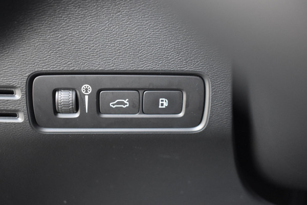 Volvo XC40 T4 211 PK Automaat Plug-in hybrid Ultimate Bright | H&K | ACC | 360 Camera | Glazen dak | Leder | Elektr. stoel | Stuurverwarming
