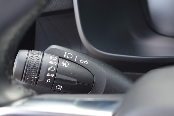 Volvo XC40 T4 211 PK Automaat Plug-in hybrid Ultimate Bright | H&K | ACC | 360 Camera | Glazen dak | Leder | Elektr. stoel | Stuurverwarming