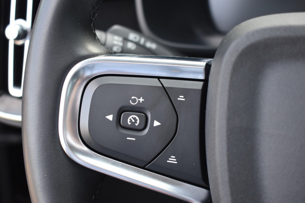 Volvo XC40 T4 211 PK Automaat Plug-in hybrid Ultimate Bright | H&K | ACC | 360 Camera | Glazen dak | Leder | Elektr. stoel | Stuurverwarming