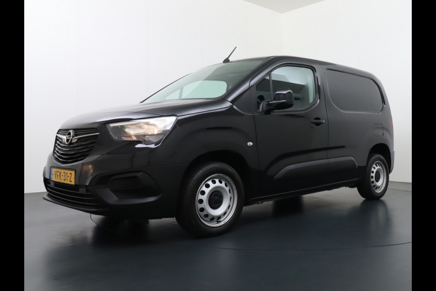 Opel Combo 1.5D 102PK L1H1 Airco Apple Carplay Android Auto Navi Cruise Control DAB Pdc Armsteun Bluetooth Edition Betonplex Vloer Lat om Lat Betimmering Schuifdeur  Edition+ Pack 1e Eigenaar