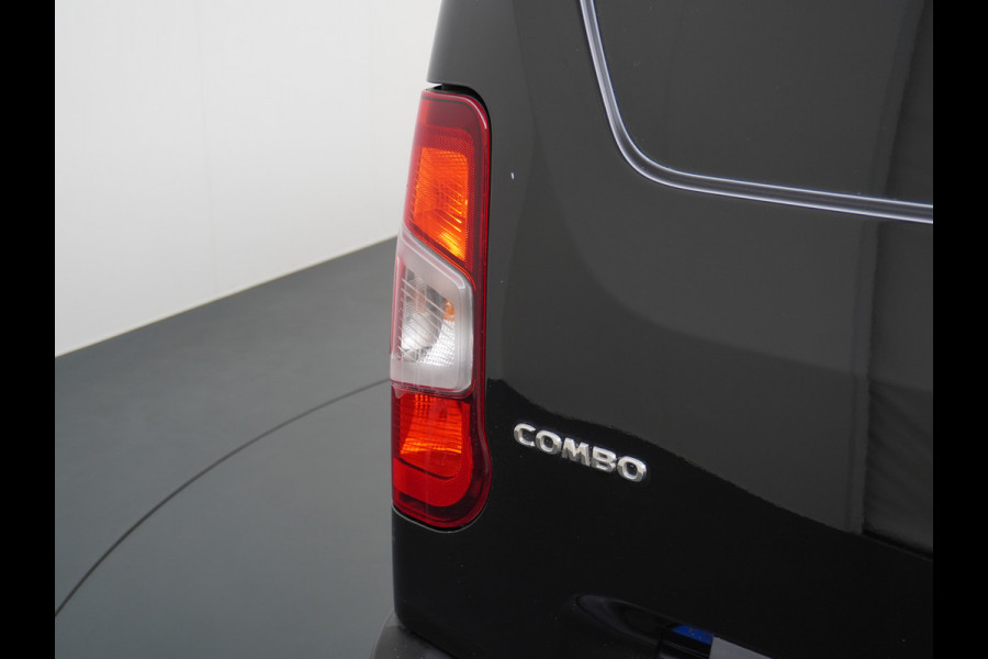 Opel Combo 1.5D 102PK L1H1 Airco Apple Carplay Android Auto Navi Cruise Control DAB Pdc Armsteun Bluetooth Edition Betonplex Vloer Lat om Lat Betimmering Schuifdeur  Edition+ Pack 1e Eigenaar