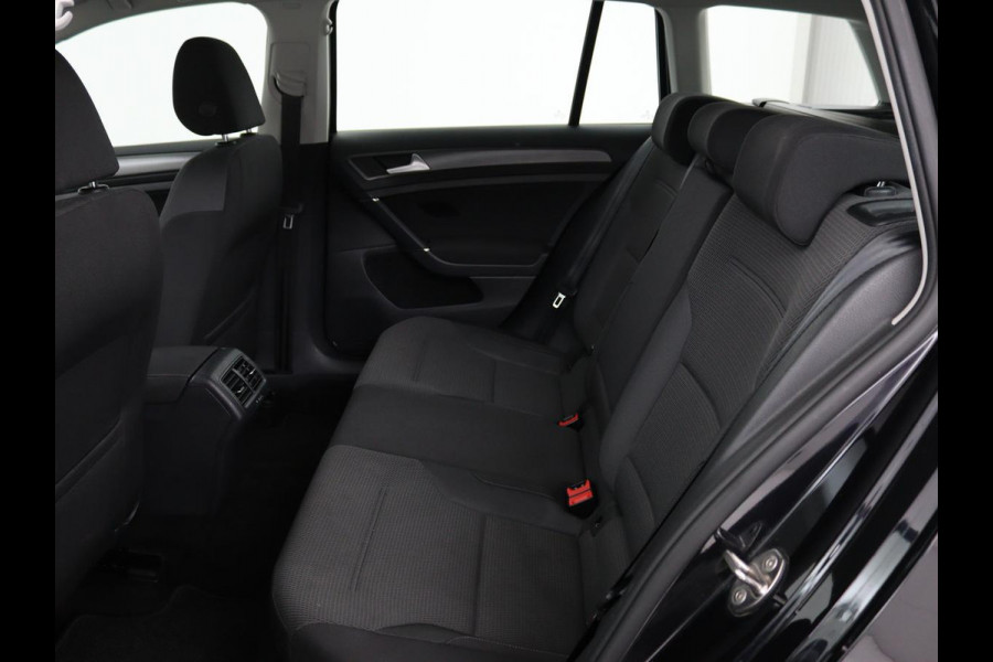 Volkswagen GOLF Variant 1.6 TDI Comfortline | Apple Carplay | Navigatie | Cruise Control Adaptief | Parkeersensor voor en achter | LED | LMV
