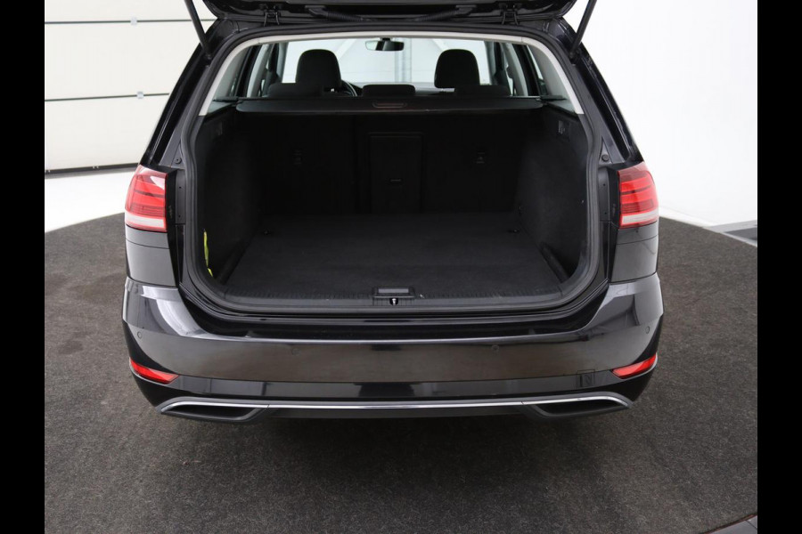 Volkswagen GOLF Variant 1.6 TDI Comfortline | Apple Carplay | Navigatie | Cruise Control Adaptief | Parkeersensor voor en achter | LED | LMV