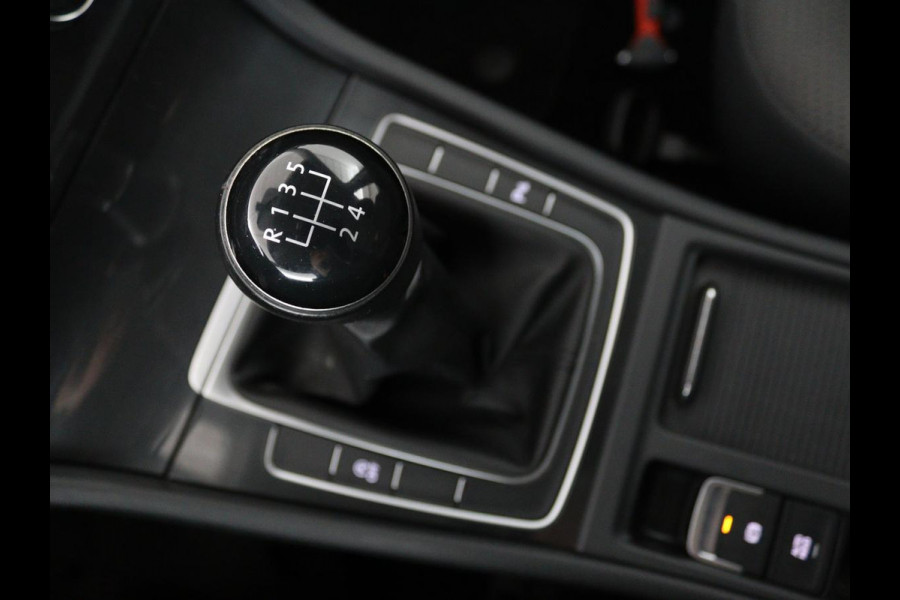 Volkswagen GOLF Variant 1.6 TDI Comfortline | Apple Carplay | Navigatie | Cruise Control Adaptief | Parkeersensor voor en achter | LED | LMV