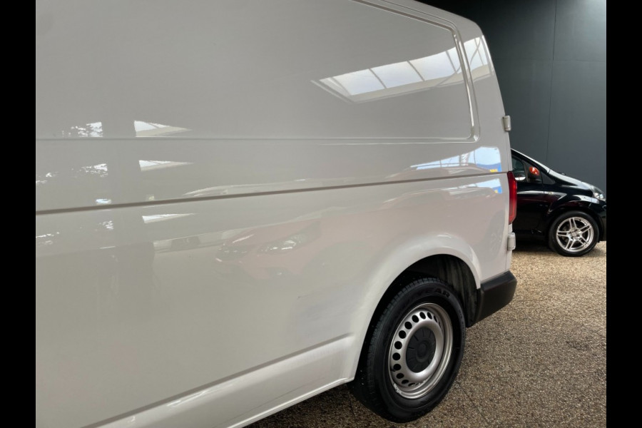 Volkswagen Transporter T6 150pk L2H1 Deurtjes comfort pakket trekhaak bpm vrij