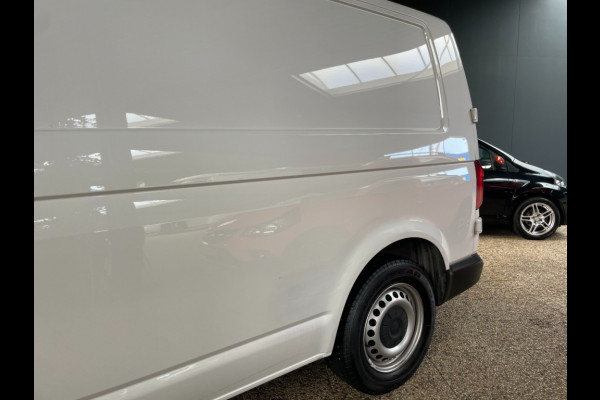 Volkswagen Transporter T6 150pk L2H1 Deurtjes comfort pakket trekhaak bpm vrij