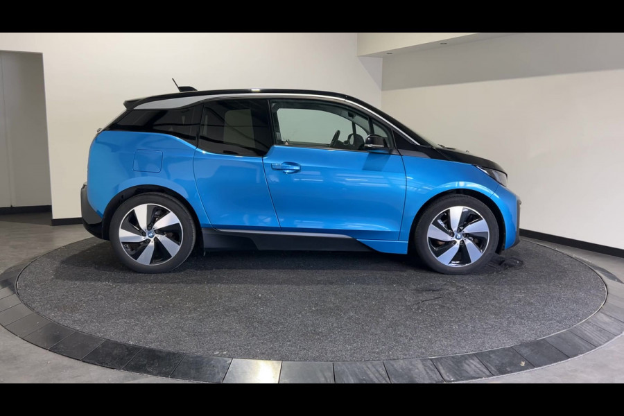 BMW i3 Basis iPerformance 94Ah 33 kWh | Warmtepomp! | Navigatie | Verwarmde voorstoelen SoH (batterijcheck) 89 % score!
