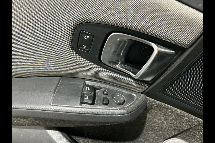 BMW i3 Basis iPerformance 94Ah 33 kWh | Warmtepomp! | Navigatie | Verwarmde voorstoelen SoH (batterijcheck) 89 % score!