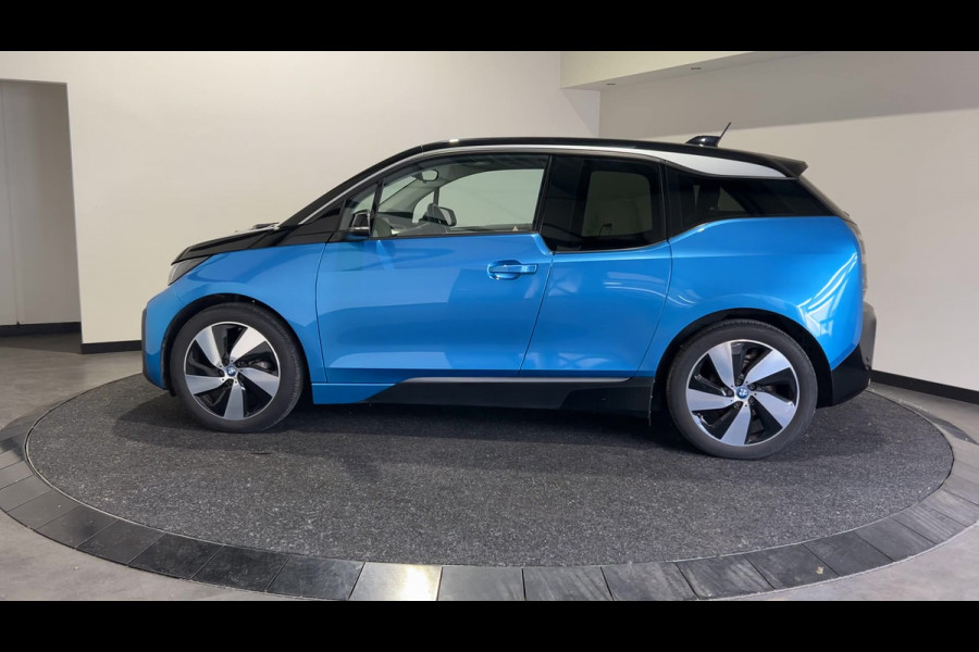 BMW i3 Basis iPerformance 94Ah 33 kWh | Warmtepomp! | Navigatie | Verwarmde voorstoelen SoH (batterijcheck) 89 % score!